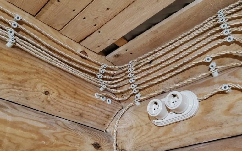 Как выбрать безопасную и долговечную ретро проводку для загородного дома